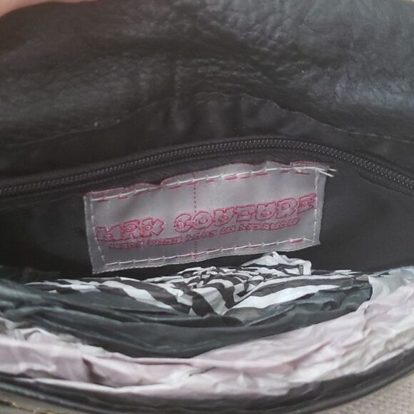 Black shiny purse - Picture 5 of 5